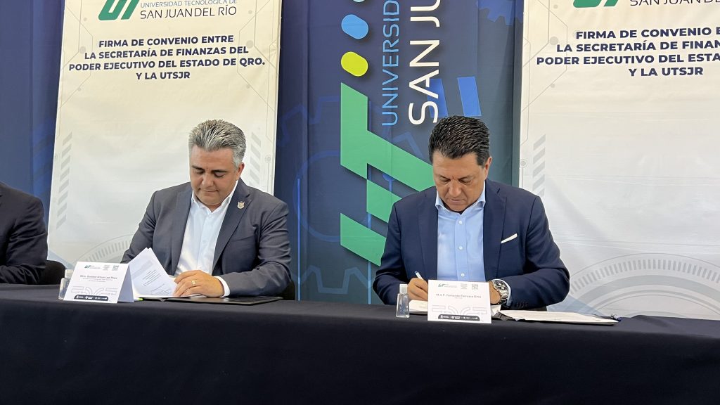 Brecha digital, un problema que superará la UTSJR