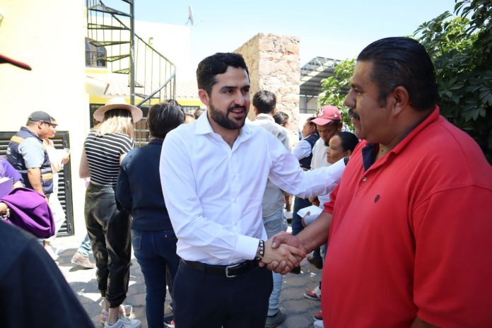 Supervisa Dorantes obra en El Marqués