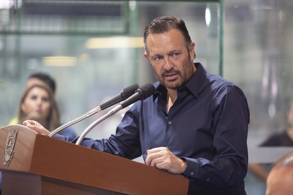 Mauricio Kuri se compromete con el pádel