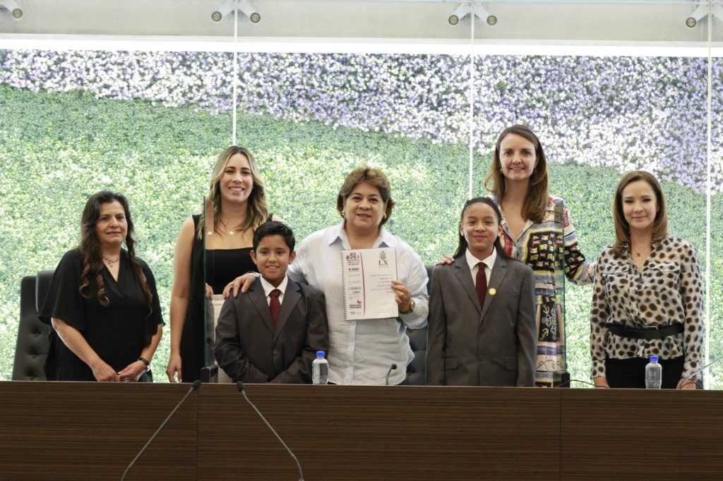 Legisladores infantiles por Querétaro entregan declaratoria