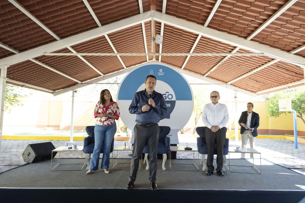 Vienen útiles y uniformes escolares a Querétaro