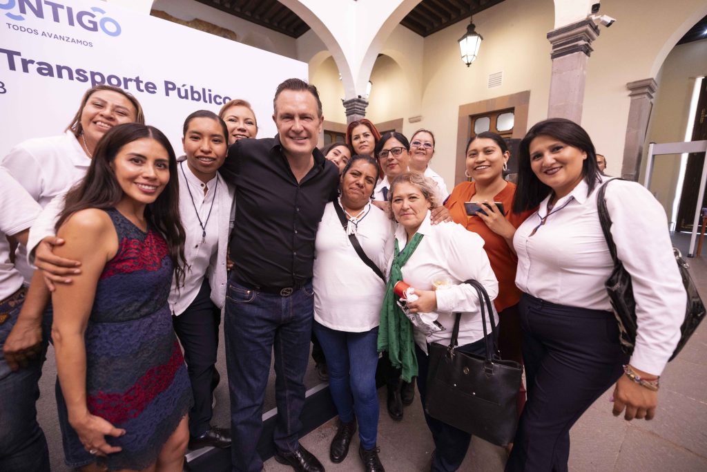 Kuri recibe a operadoras de transporte público