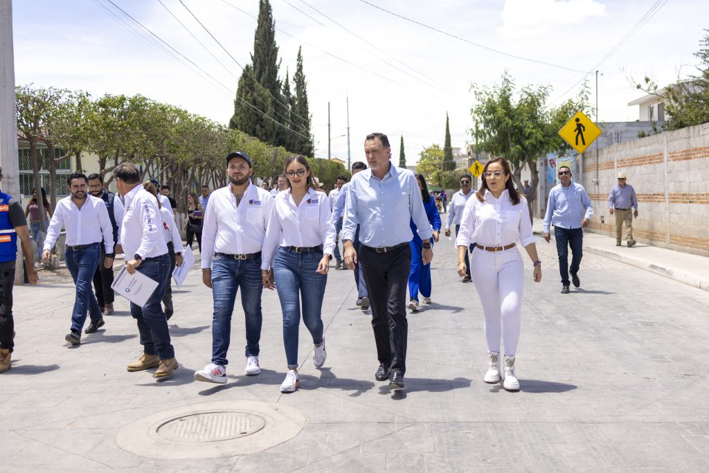 Kuri entrega obra social en Ezequiel Montes