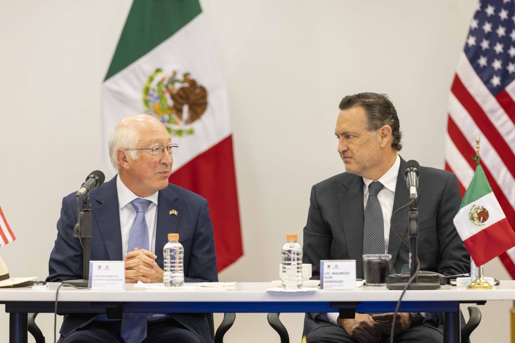 Visitan Kuri y Ken Salazar GE Aerospace y GE Vernova en Querétaro