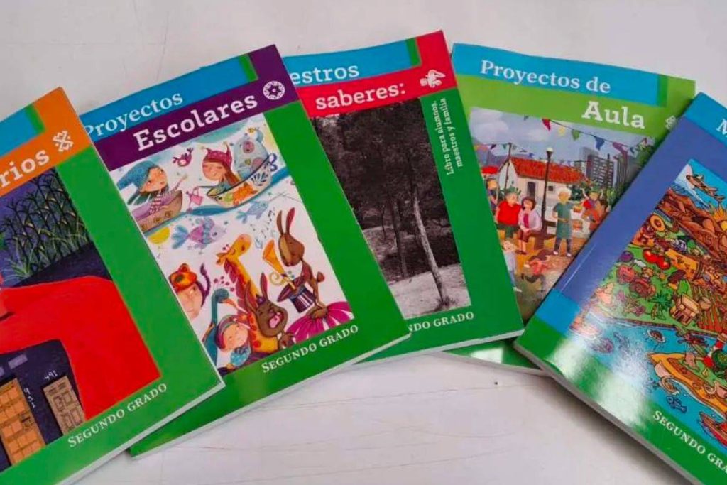Kuri asegura que se distribuyen libros de texto