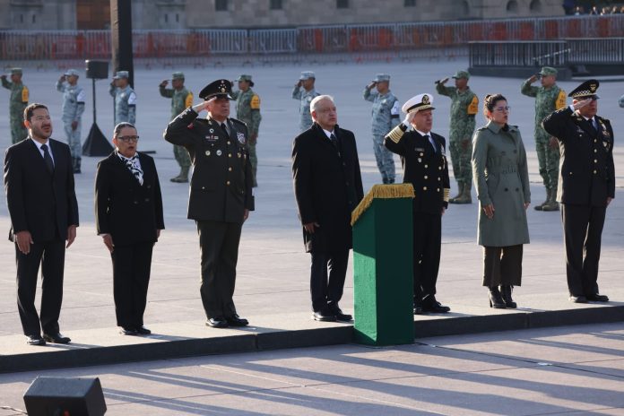 López Obrador recuerda a víctimas de sismos