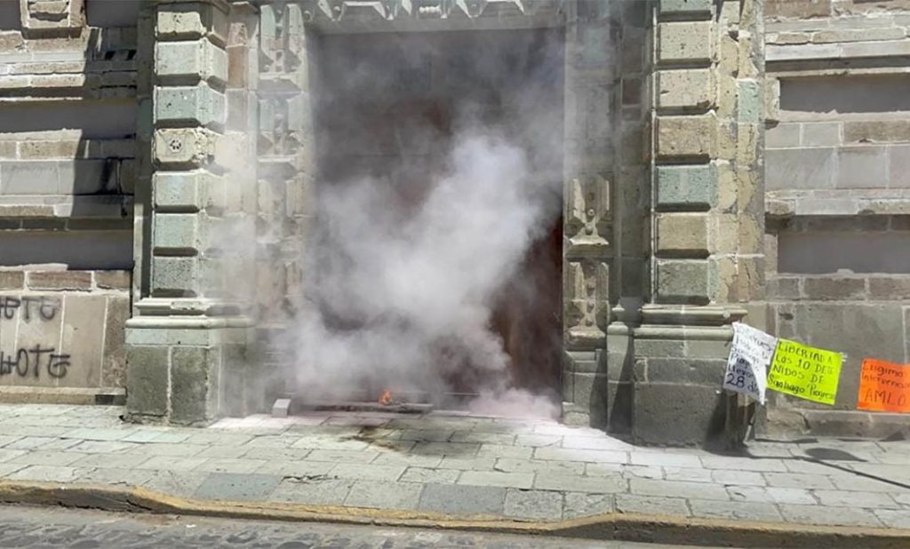 Marcha del 2 de octubre: Cajero atacado en Oaxaca
