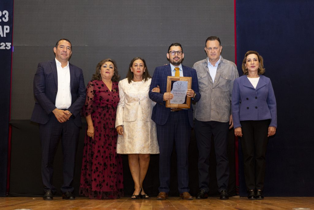 Profesionistas de SJR reciben reconocimiento