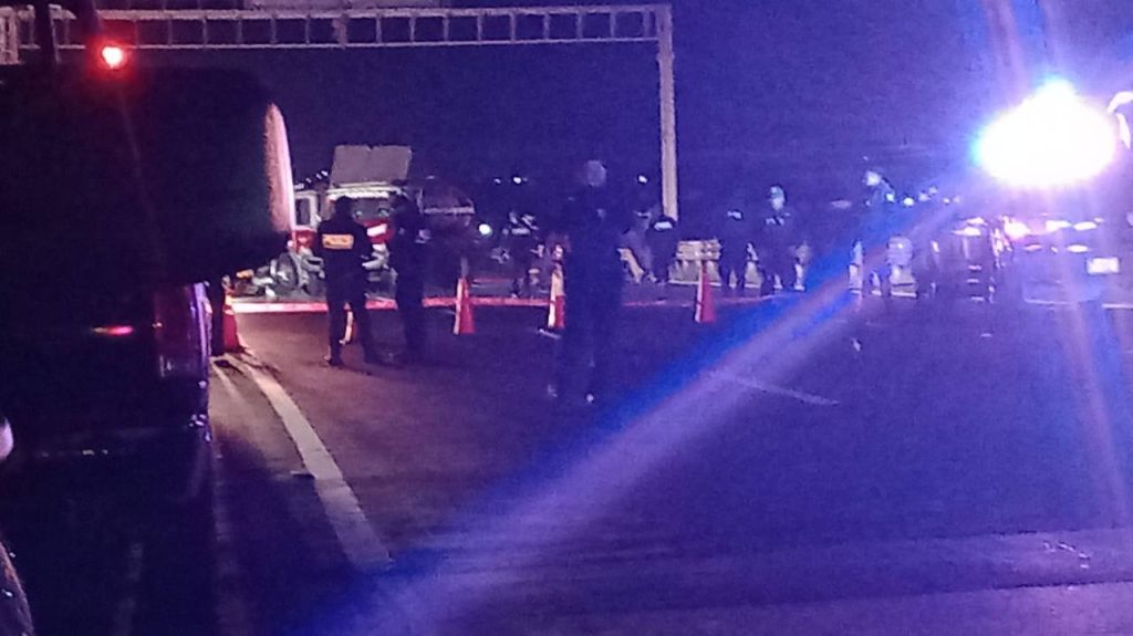 Tractocamión atropella y mata a dos policías en SJR