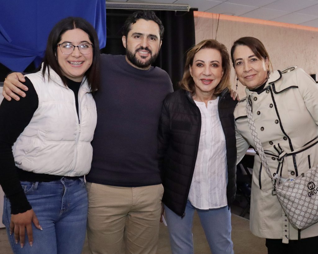 Lupita refrenda su apoyo a padres de familia