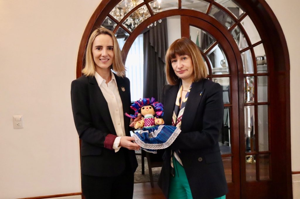 Embajadora de Ucrania visita Representación de Qro en la CDMX