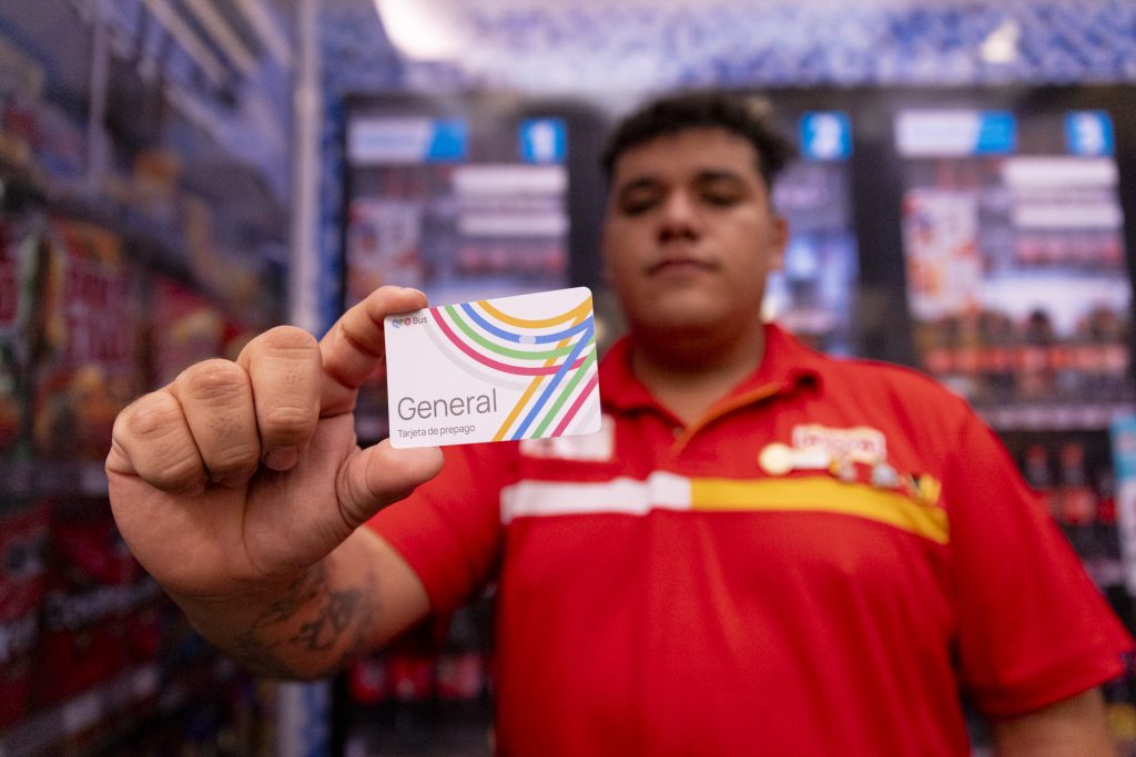Oxxo ya hace recargas de la tarjeta Qrobus
