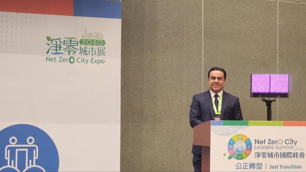 En chino, Luis Nava busca atraer alternativas de innovación