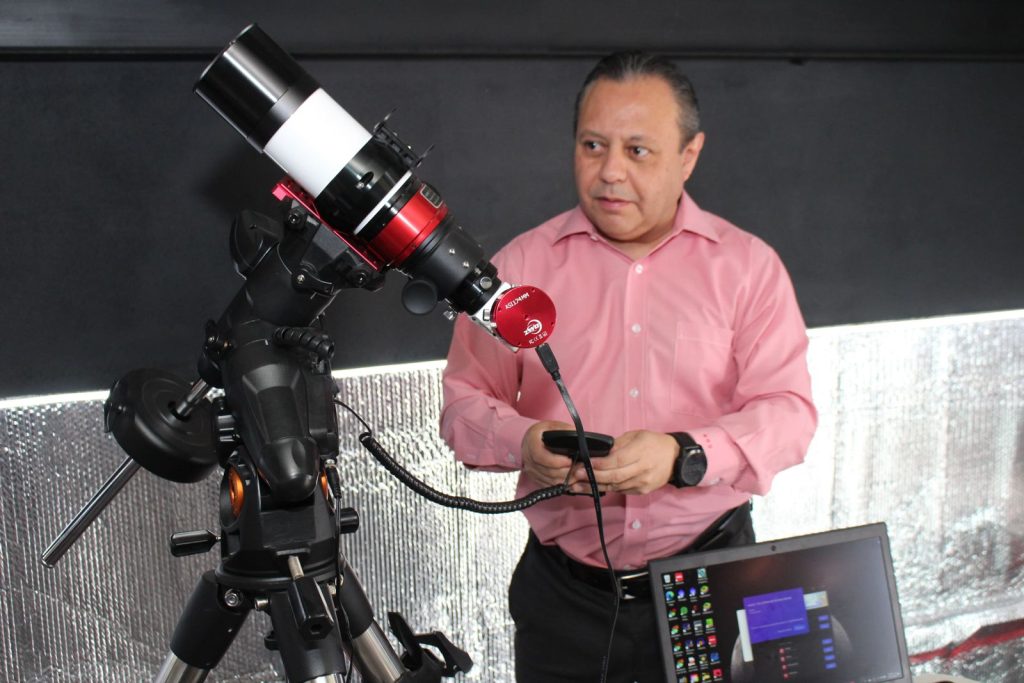 Docentes reciben capacitación para observación segura del eclipse solar
