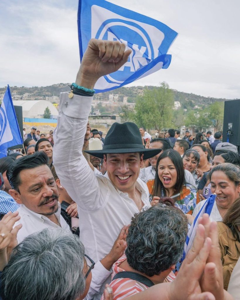 Rodrigo Monsalvo se registra como candidato al municipio de El Marqués