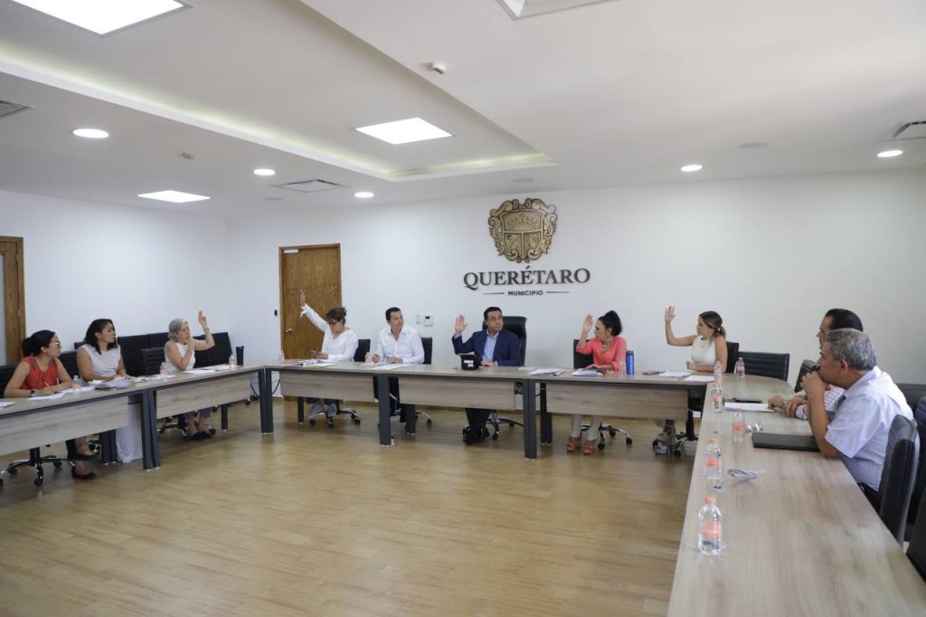 Se reúne Comisión Evaluadora de Preseas y Homenajes Póstumos del Municipio de Querétaro