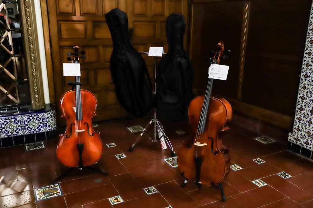 Orquesta Infantil Juvenil Santiago de Querétaro recibe donativo