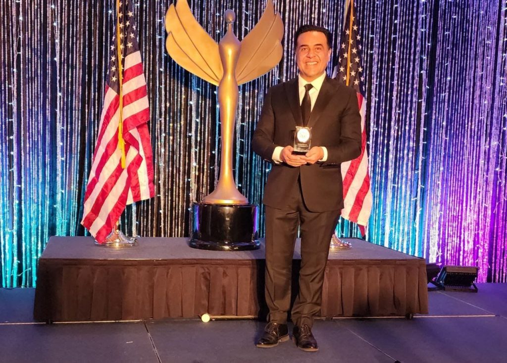 Obtiene Luis Nava el “Global Democracy Award”
