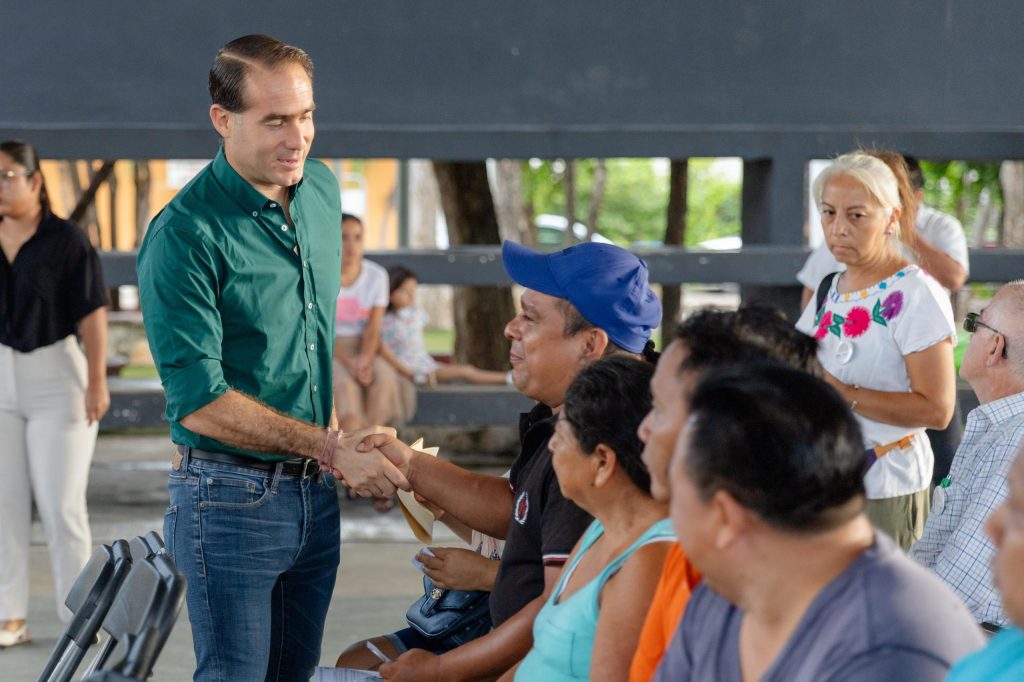 Ayuntamiento de Tulum apoya a familias con entrega de nuevos contenedores de basura