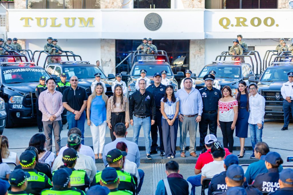 Diego Castañón entrega 15 nuevas y equipadas patrullas a la SSYPC de Tulum