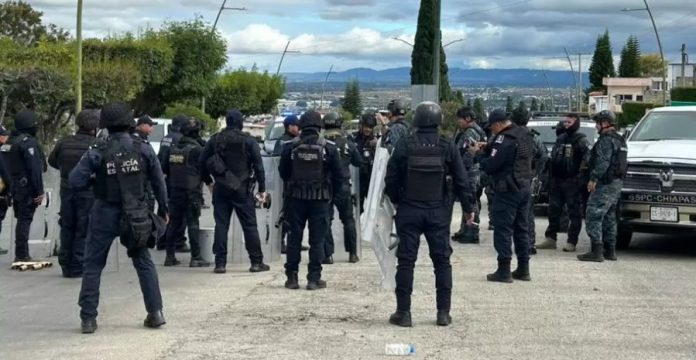 Detienen a 92 Policías