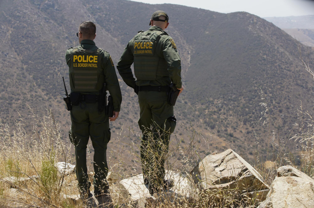 Agente fronterizo de EE.UU. guiaba a traficantes en la frontera