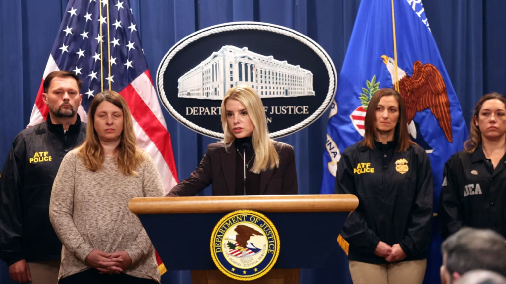 EU demanda a Nueva York por proteger a migrantes ilegales