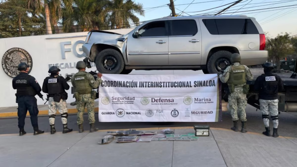 Aseguramiento de camioneta blindada con arsenal en Culiacán
