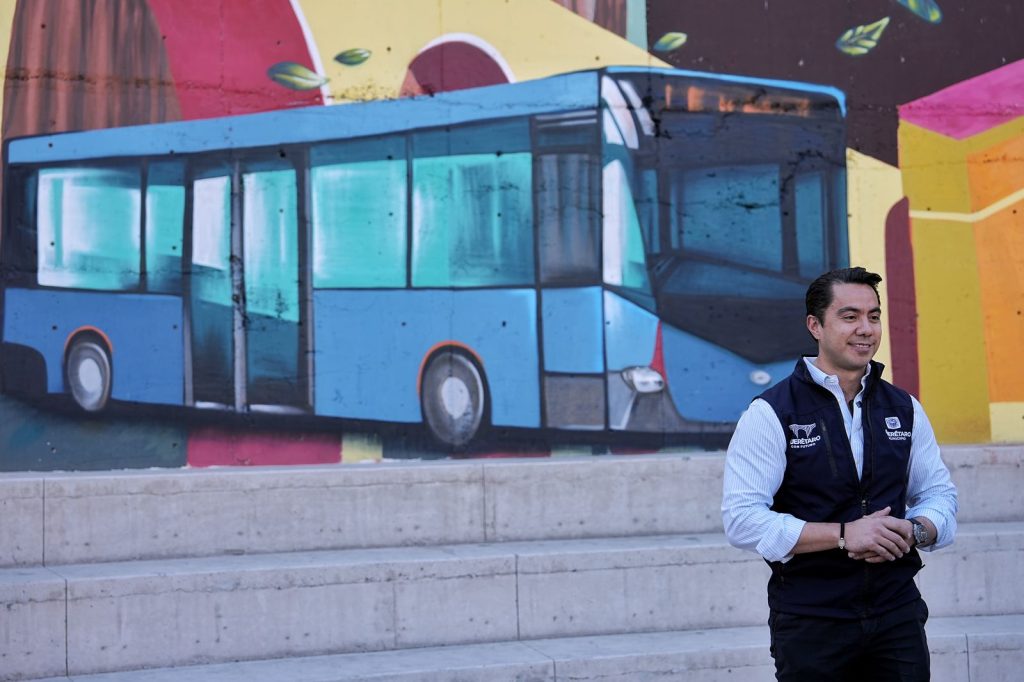 Presentan Felifer Macías y Mauricio Kuri el Sistema de Transporte Nocturno para estudiantes y trabajadores