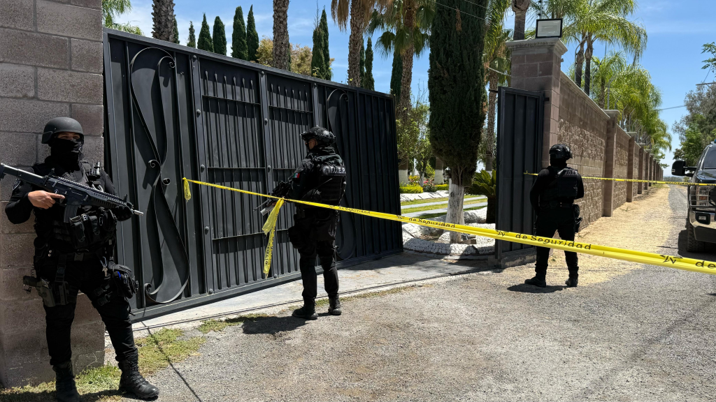 Rancho en Teocaltiche es asegurado con armas y autopartes