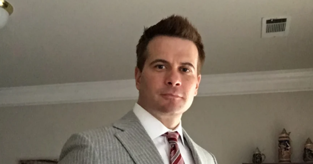 Brian jeffrey raymond es el depredador sexual de la embajada de EU