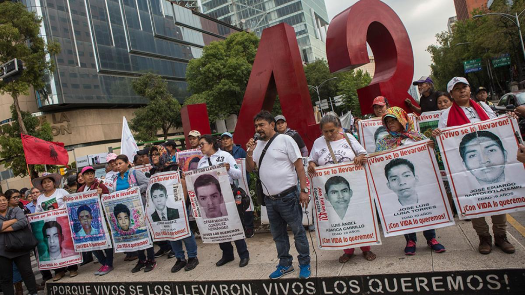 Caso Ayotzinapa publican carpeta de investigación de la FGR