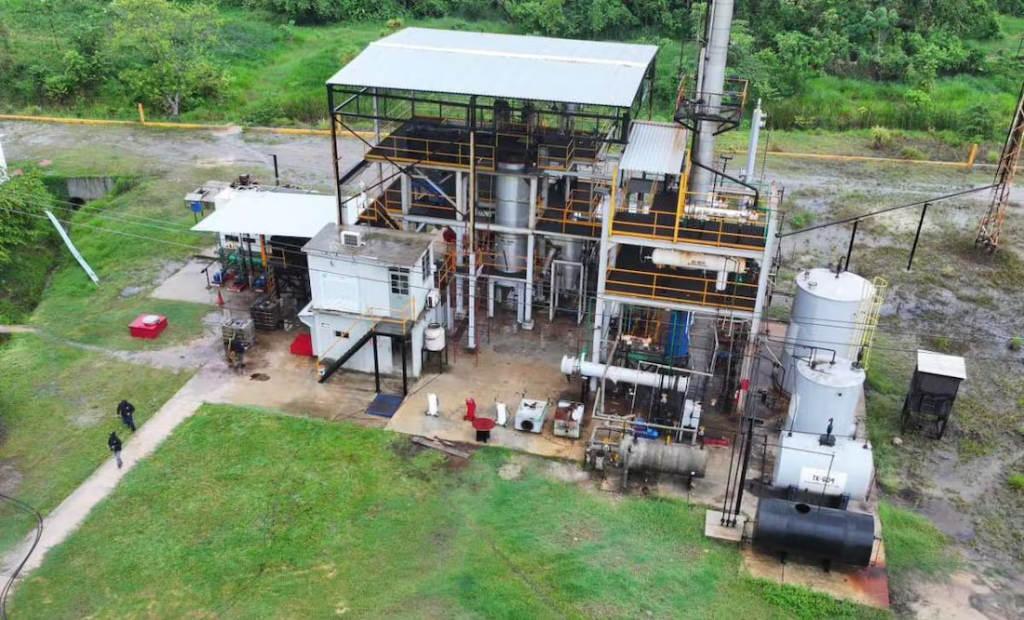 Refinería ilegal es desmantelada en Coatzacoalcos con crudo incautado