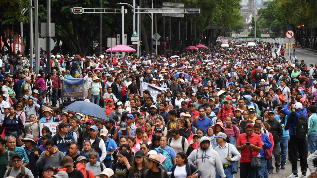 CNTE bloquea Segob y paraliza calles en CdMx