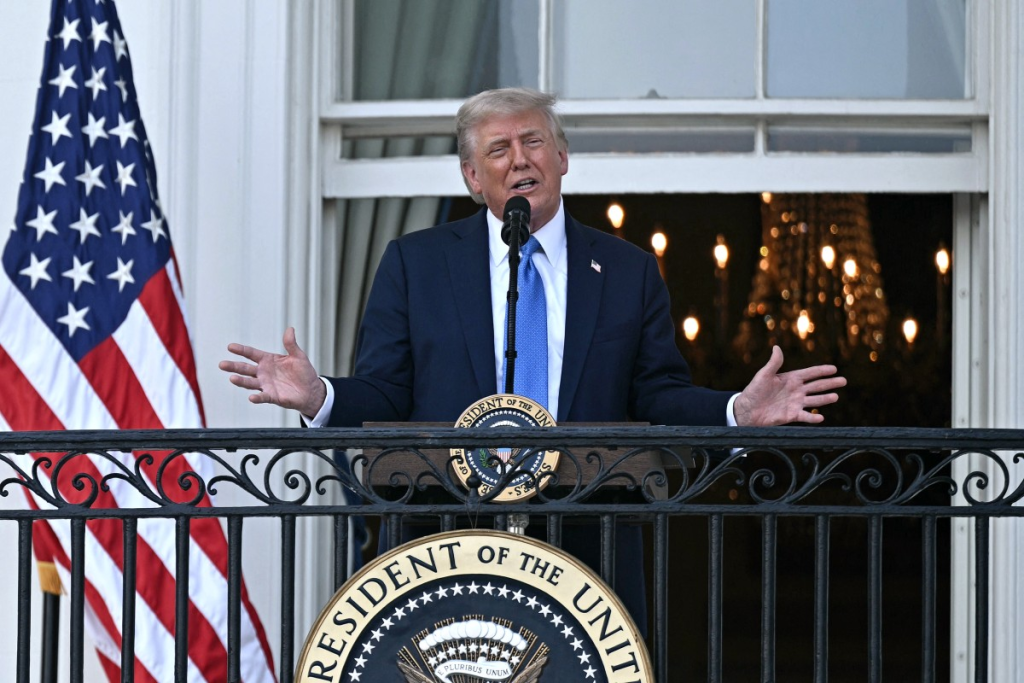 Veto migratorio de Trump deja fuera a turistas de 12 países
