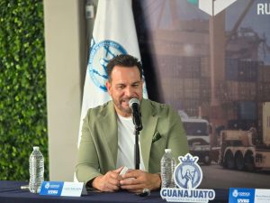 Luis Ernesto Rojas Ávila, Director General de COFOCE, destacó que esta alianza representa un paso estratégico hacia la internacionalización del talento guanajuatense