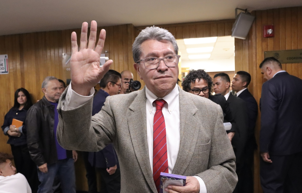 Ley Anti Stickers no pasará, afirma Ricardo Monreal
