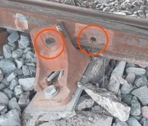 El Cártel Santa Rosa de Lima intentó descarrilar un tren en el municipio de Cortazar, para robar electrodomésticos al cortar un riel; fue gracias a una acción del maquinista que se evitó.La Guardia Nacional implementa un operativo en las vías para evitar más sabotajes, confirmó el secretario de Gobierno, Jorge Jiménez Lona.