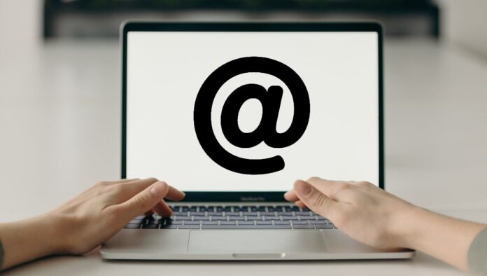 Cómo tipear arroba en el teclado de laptop, PC o MAC