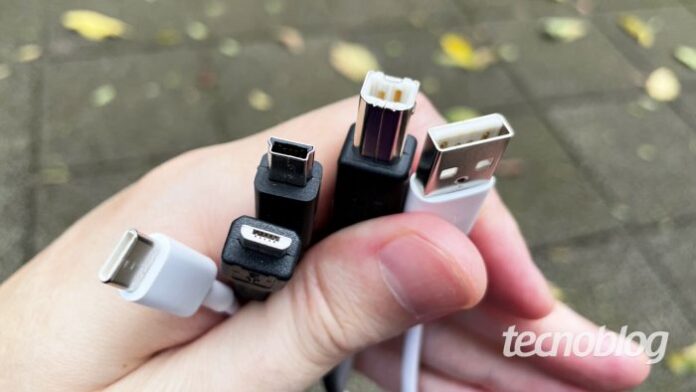 Conectores USB tipo A, B, C y Lightning
