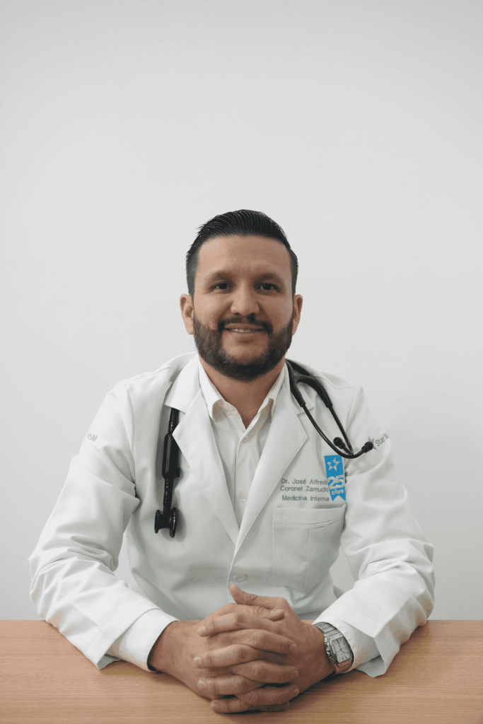 Más que tratar, coordinar: el papel estratégico del Médico Internista en tu salud