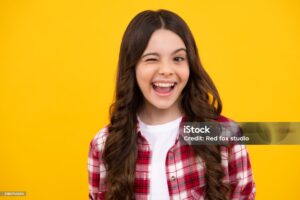 emoji con ‘carita que guiña un ojo'