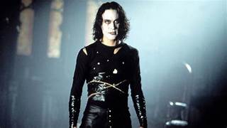 Brandon Lee: ¿cómo fue la trágica muerte del hijo de Bruce Lee en el set de “El cuervo”?