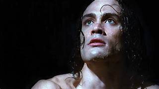 Brandon Lee: ¿cómo fue la trágica muerte del hijo de Bruce Lee en el set de “El cuervo”?