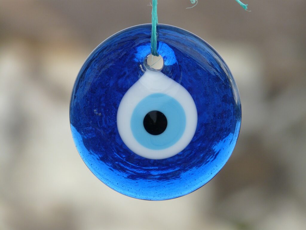 Ojo turco pulsera significado: Usos y protección real