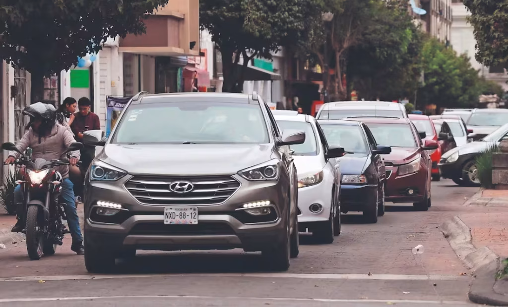 Hoy No Circula y Contingencia Ambiental: Guía de autos que descansan en Fase 1 y 2