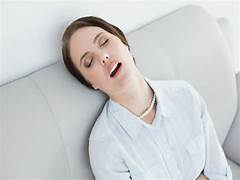 Por qué dormimos con la boca abierta y qué tan peligroso podría ser para la salud