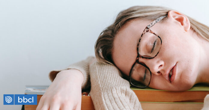 Por qué dormimos con la boca abierta y qué tan peligroso podría ser para la salud