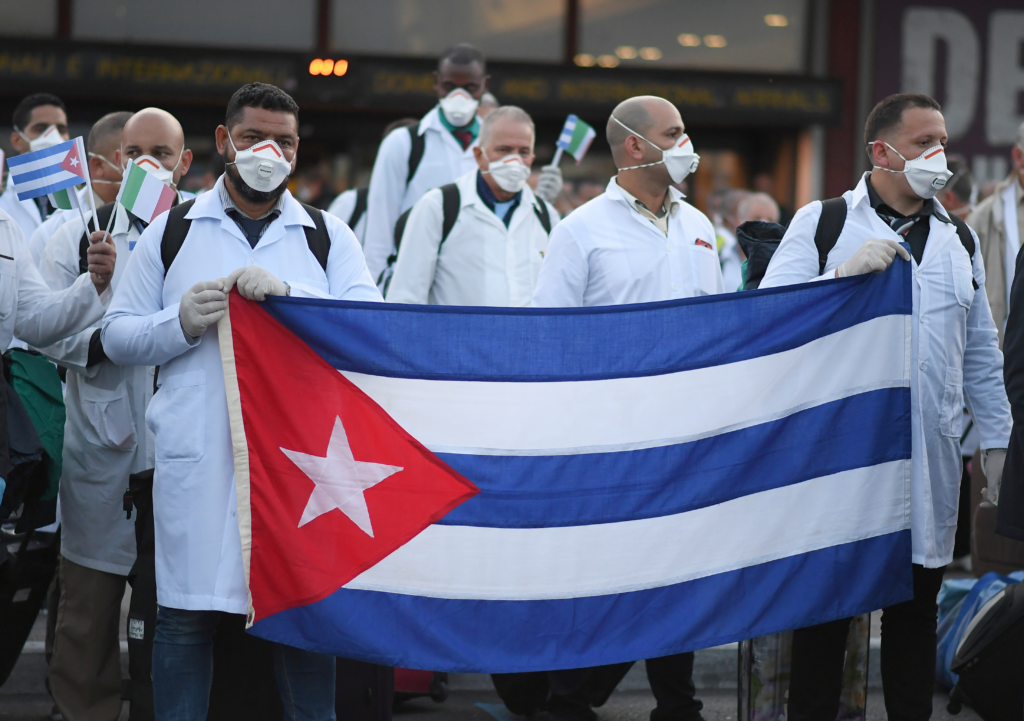 Médicos cubanos bajo presión por nueva estrategia de Estados Unidos