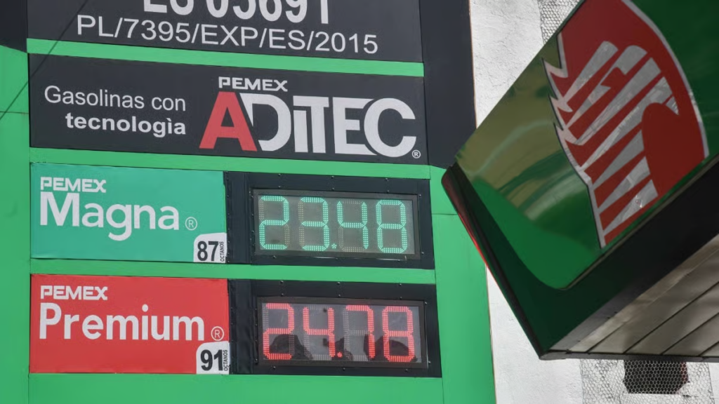 Precio de la gasolina en México se mantendría en 24 pesos tras acuerdo con gasolineros